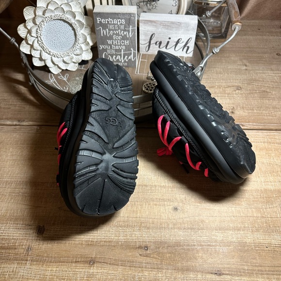 UGG Black Spaceslider Tech Slide with Pink Laces - Picture 6 of 6